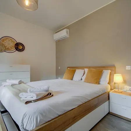 Penthouse In With Views & Terrace By 360 Estates Apartment Mosta
