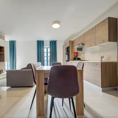 Penthouse In With Views & Terrace By 360 Estates * Mosta