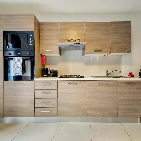 Apartment Penthouse In With Views & Terrace By 360 Estates Mosta