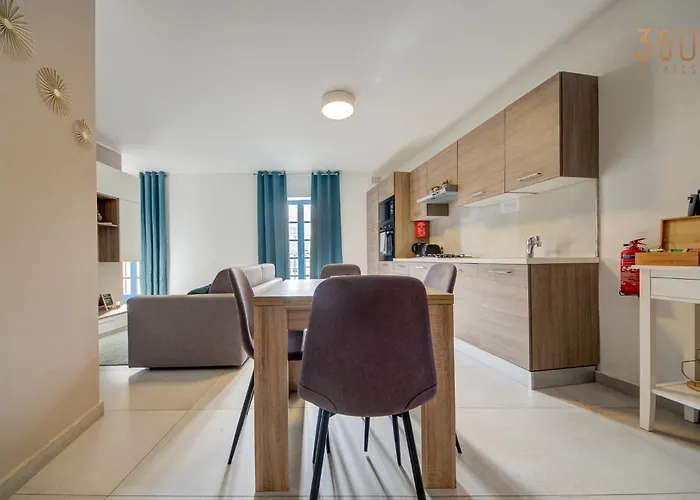 Penthouse In With Views & Terrace By 360 Estates * Mosta