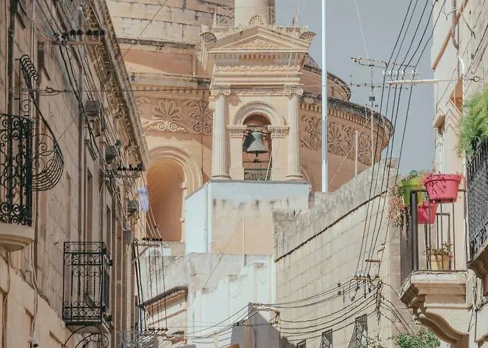 Penthouse In With Views & Terrace By 360 Estates