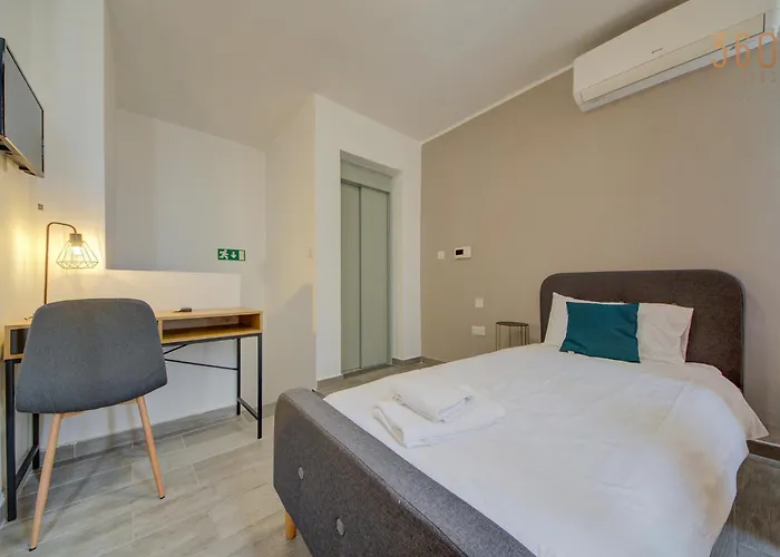 Appartamento Penthouse In With Views & Terrace By 360 Estates *