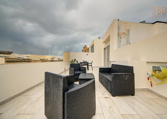 Penthouse In With Views & Terrace By 360 Estates * Mosta