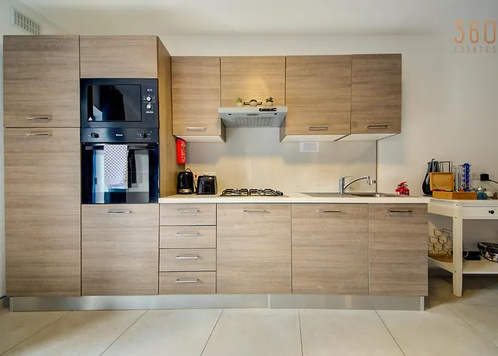 Appartamento Penthouse In With Views & Terrace By 360 Estates Mosta