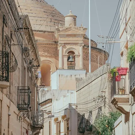 Penthouse In With Views & Terrace By 360 Estates