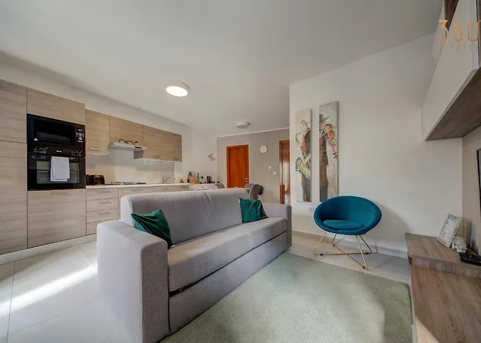 Penthouse In With Views & Terrace By 360 Estates *