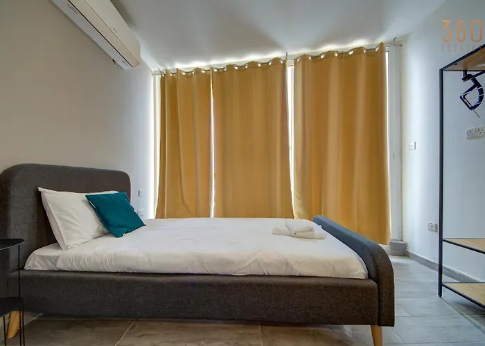 Penthouse In With Views & Terrace By 360 Estates